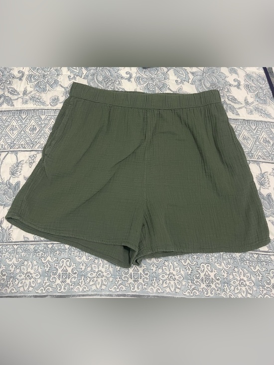 Universal Thread Pants - Women’s Universal Thread 100% Cotton Olive Green Shorts